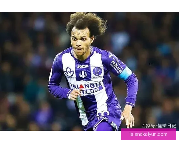 阿劳霍中卫统治力持续提升，防守表现稳健